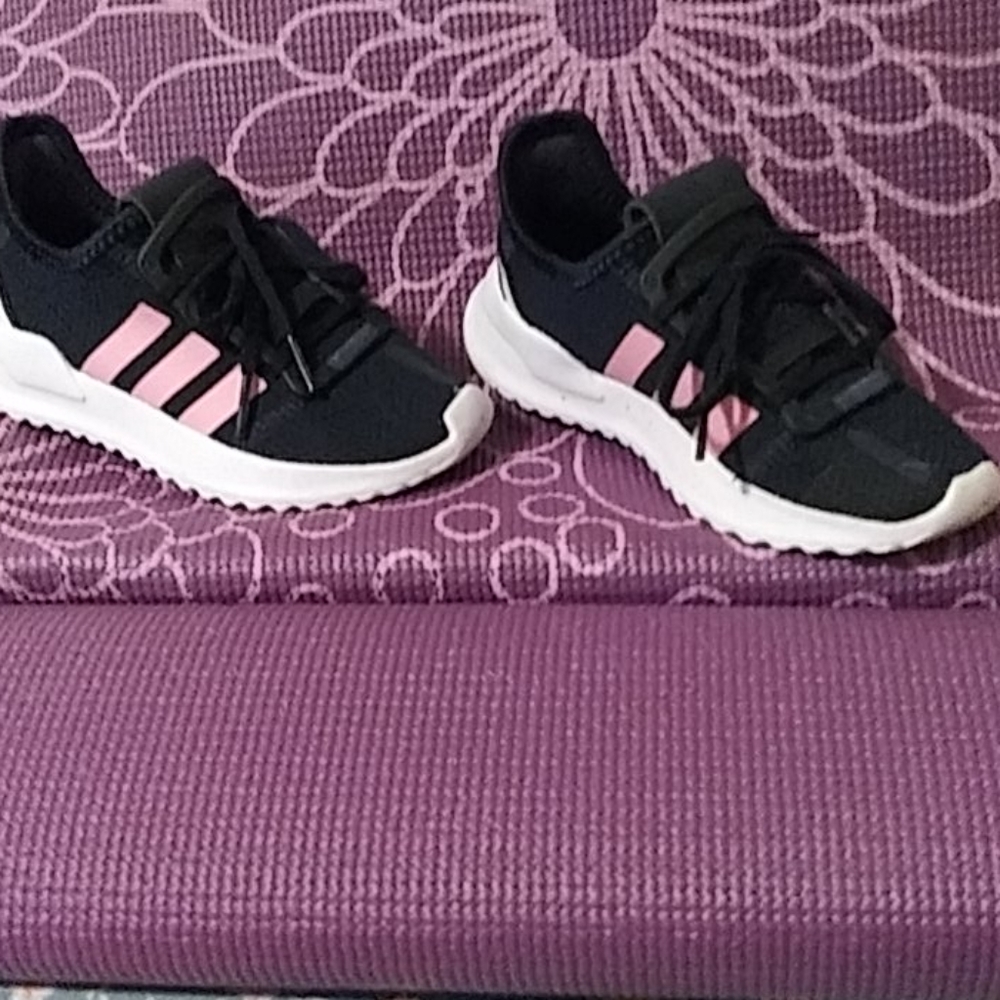 ADIDAS - Picture 3 of 6